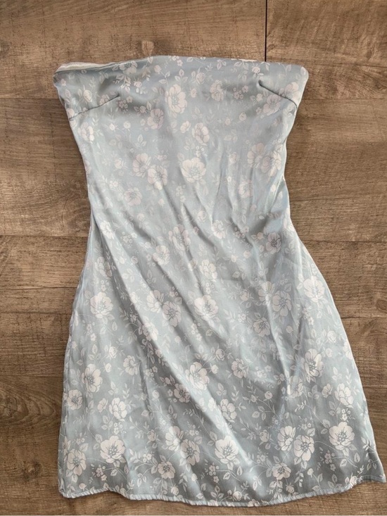Princess Polly Dresses & Skirts - Strapless Light Blue Floral Sundress